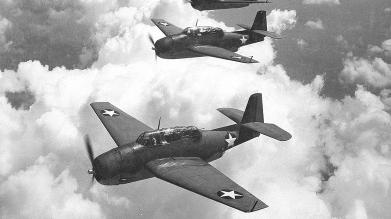 Grumman TBF-1 Avengers en vol au-dessus de Norfolk, Virginie, 1942