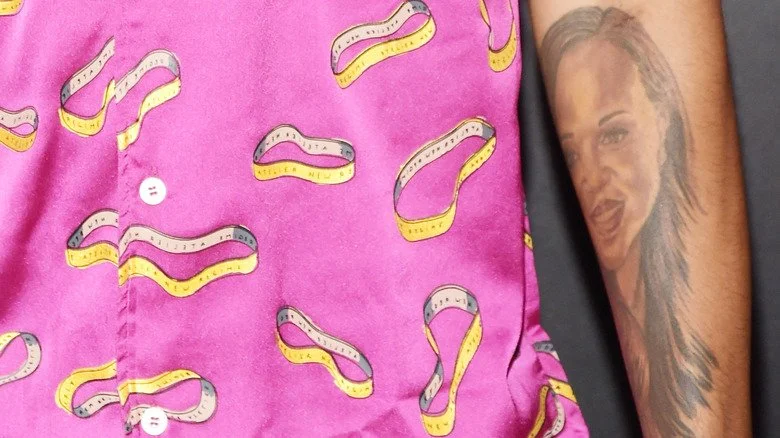 Tatouage de Cordell Broadus représentant le visage de sa mère