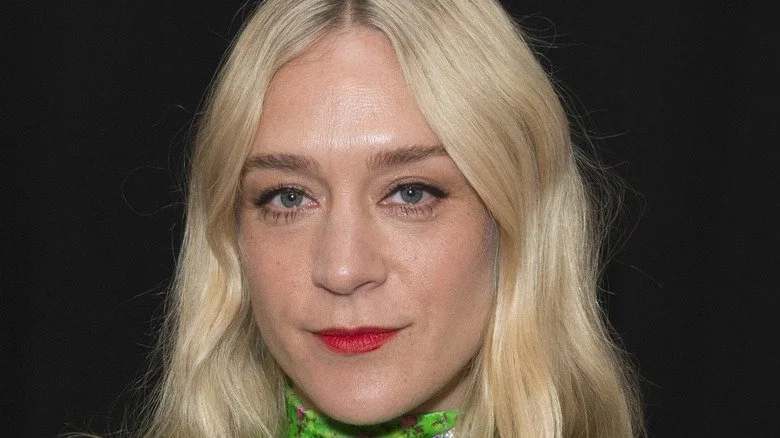 Chloe Sevigny avec un rouge à lèvres rouge