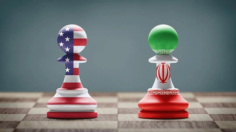 Pièces d'échecs aux couleurs des drapeaux des États-Unis et de l'Iran