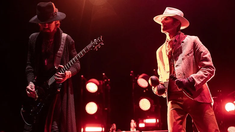 Dave Navarro et Perry Farrell de Jane's Addiction sur scène en 2024