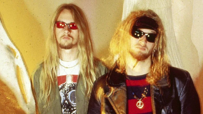 Jerry Cantrell et Layne Staley sérieux lors d'une photo promotionnelle d'Alice in Chains