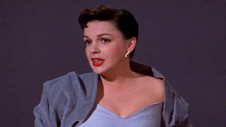 Judy Garland en Esther dans le film Une étoile est née (1954)