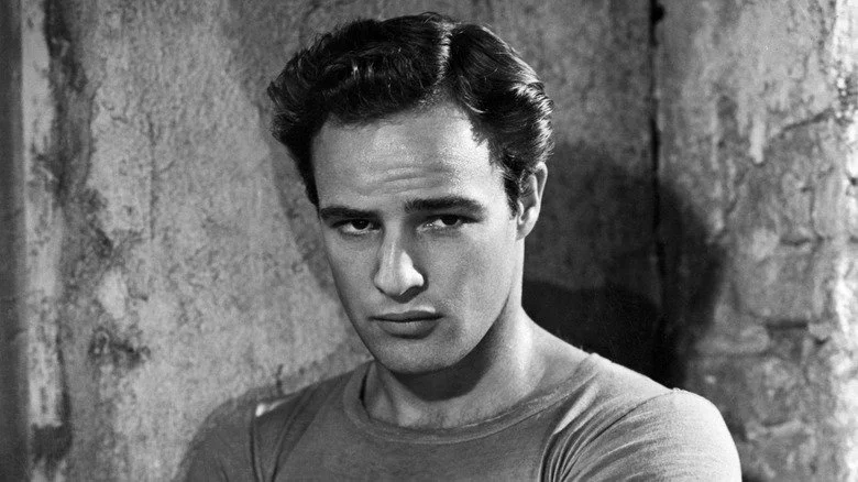 Marlon Brando dans le rôle de Stanley Kowalski dans Un tramway nommé Désir