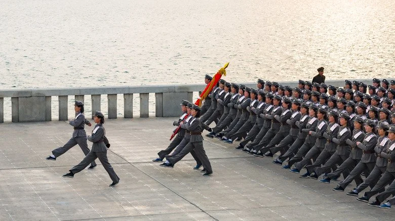 Infanterie lors d'un défilé militaire à Pyongyang