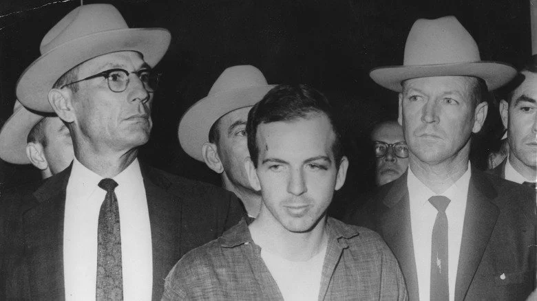 Lee Harvey Oswald après son arrestation