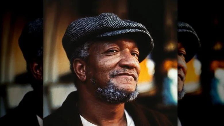 Redd Foxx souriant avec une casquette