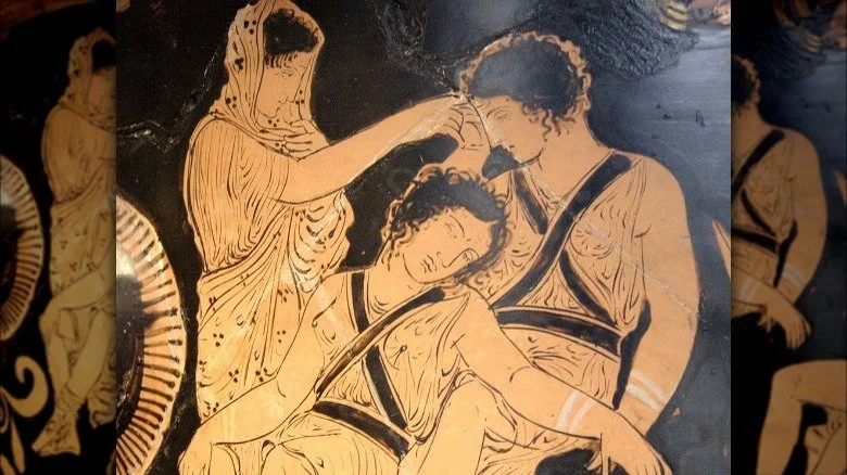 Furies peintes sur une poterie antique