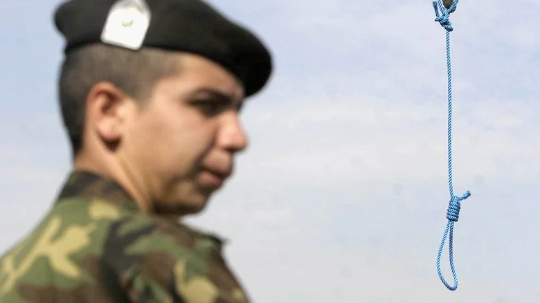 Officier de sécurité après l'exécution de Bijeh