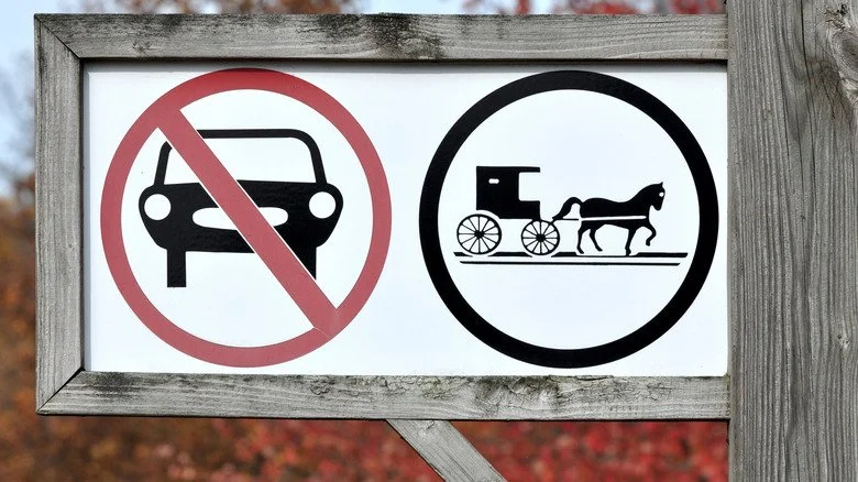 Panneau Amish interdisant les voitures