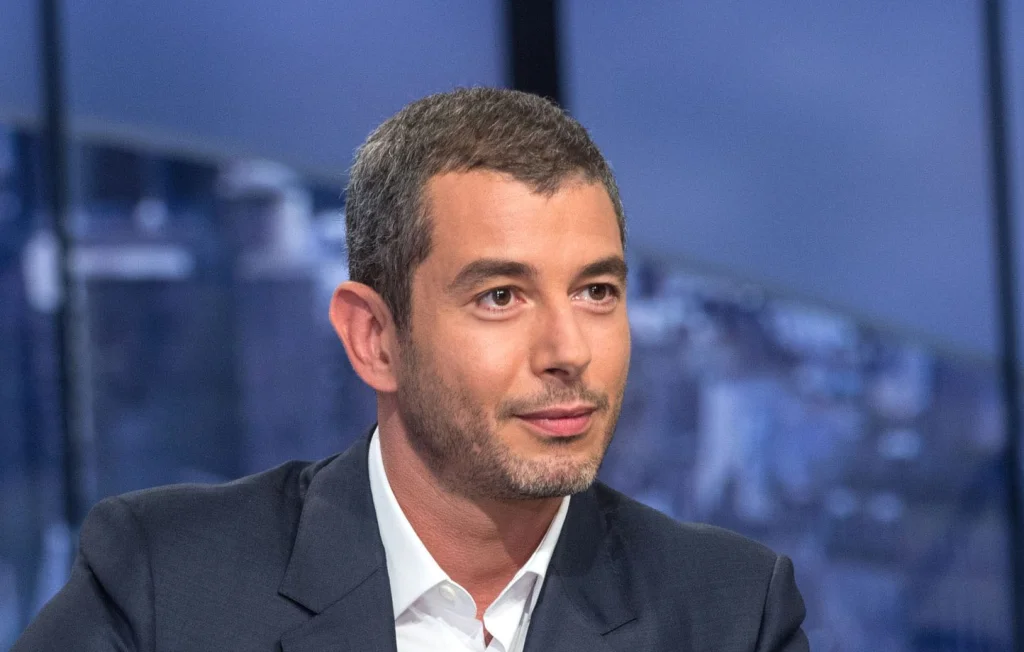 Ali Baddou fait son retour à la télévision sur TV5 Monde