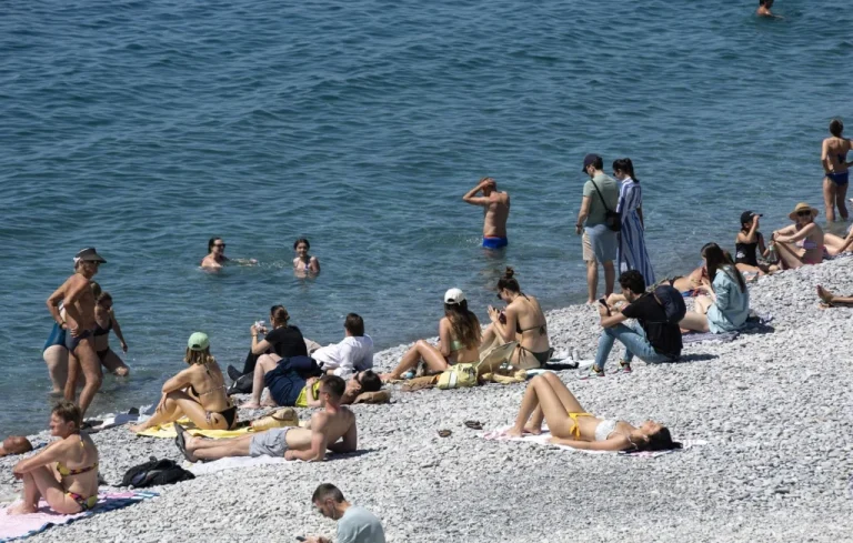 Baignade en Méditerranée menacée par la pollution croissante