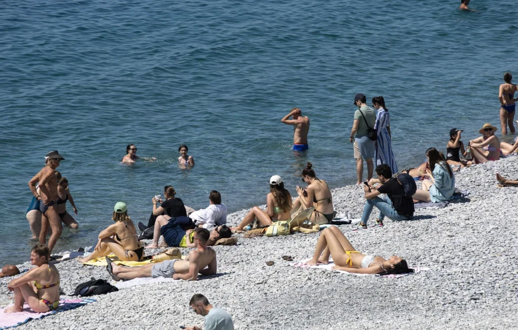 Baignade en Méditerranée menacée par la pollution croissante