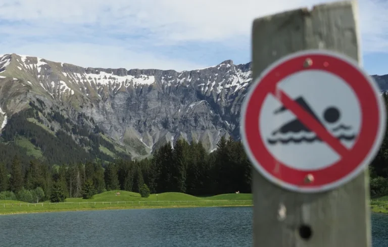Baignade interdite dans les lacs des Pyrénées pour préserver l&rsquo;eau