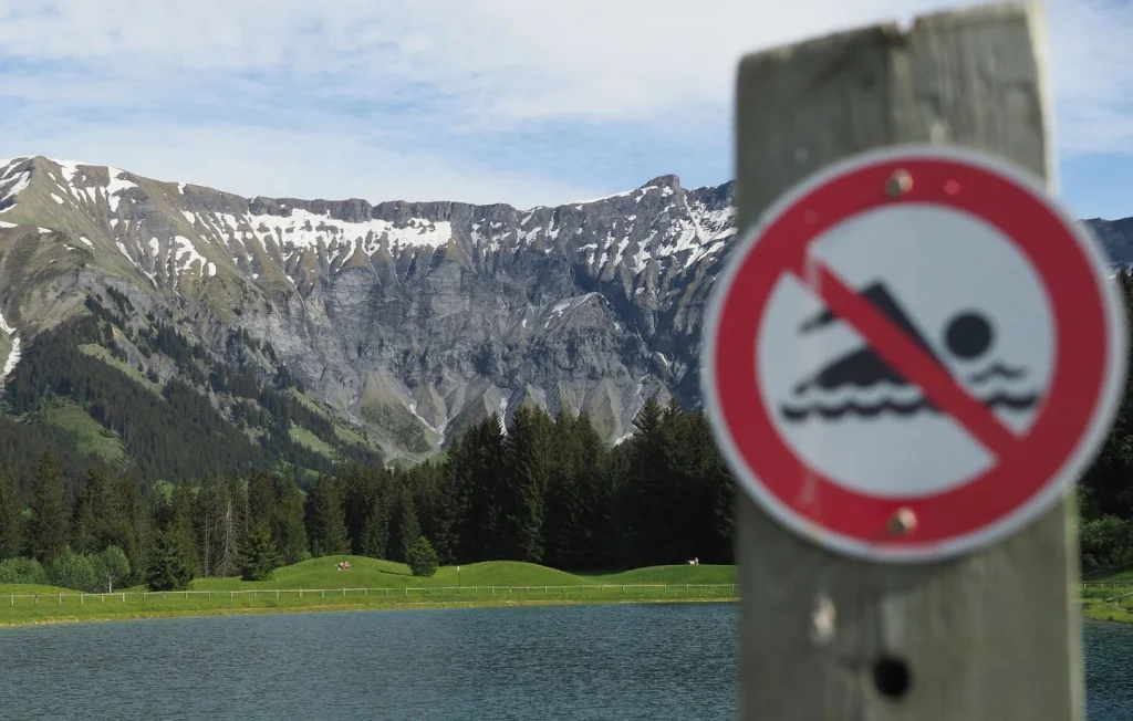 Baignade interdite dans les lacs des Pyrénées pour préserver l'eau