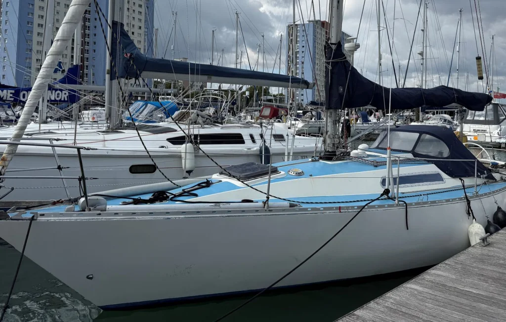 Des Migrants Interceptés à Bord d'un Voilier vers la Grande-Bretagne