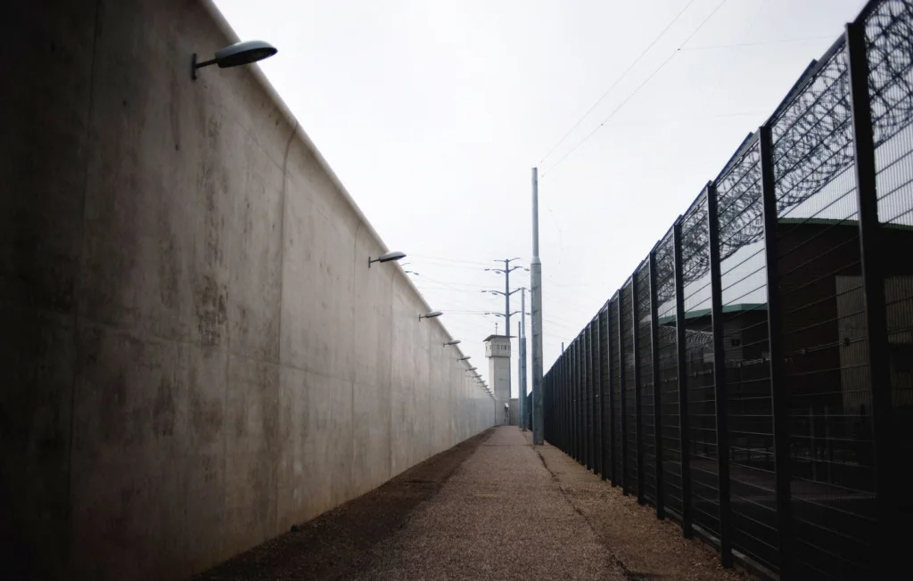 Évasion spectaculaire d'un détenu à Lyon : enquête ouverte