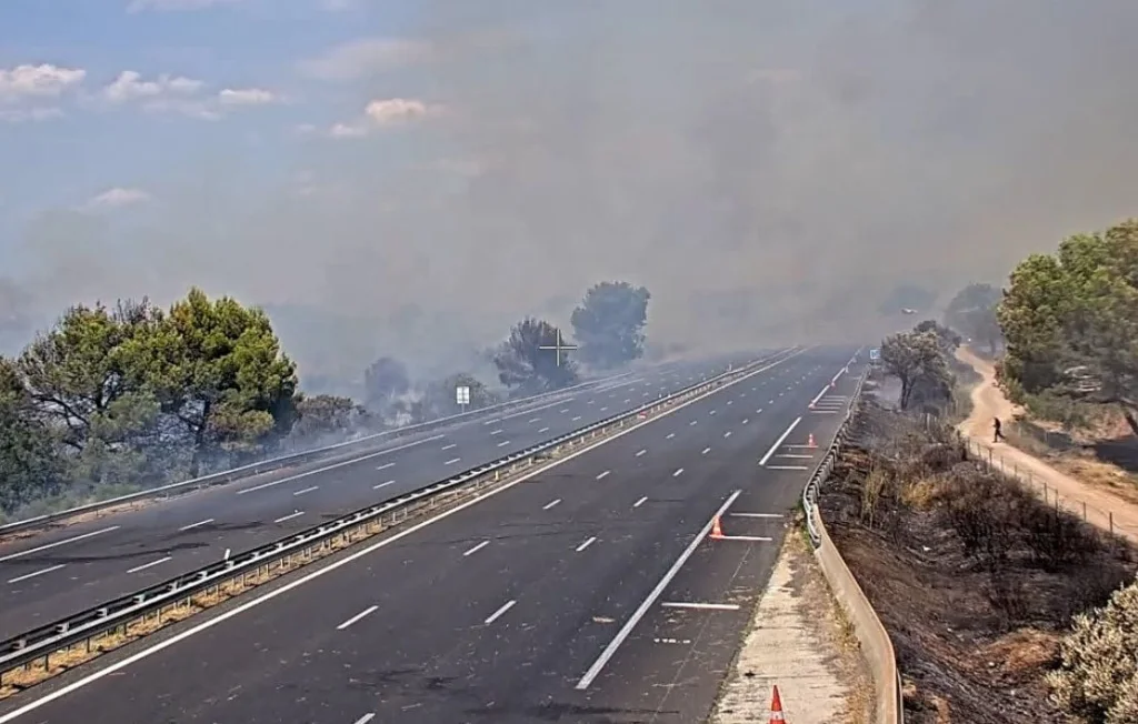 Fermeture de l'A9 en Hérault à cause d'un incendie ravageur