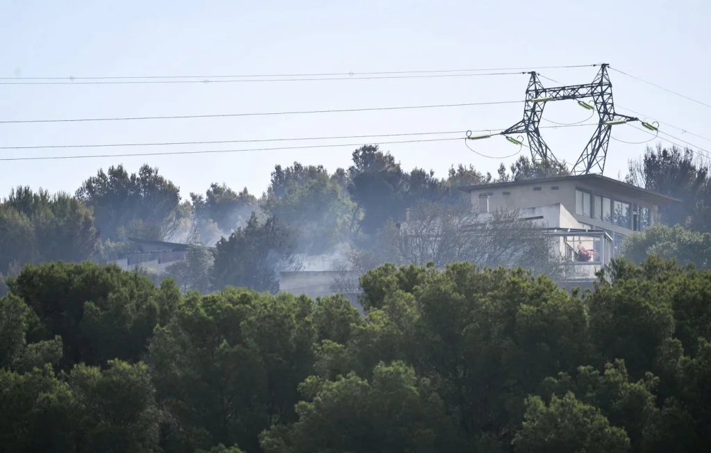 Incendie à Martigues : 300 pompiers mobilisés face au feu