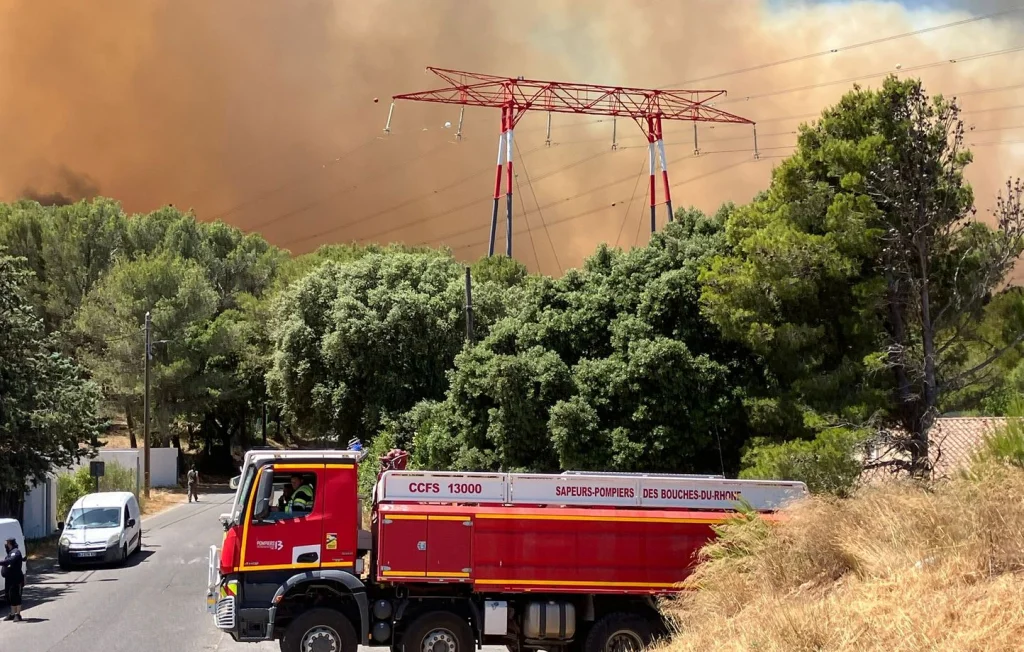 Incendie catastrophique aux portes de Marseille : évacuations en cours