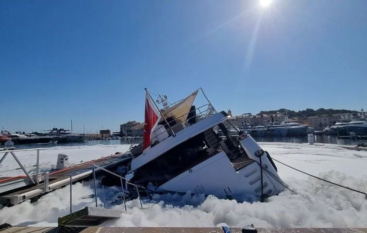 Incendie du Sea Lady II : Pollution et fermeture à Saint-Tropez