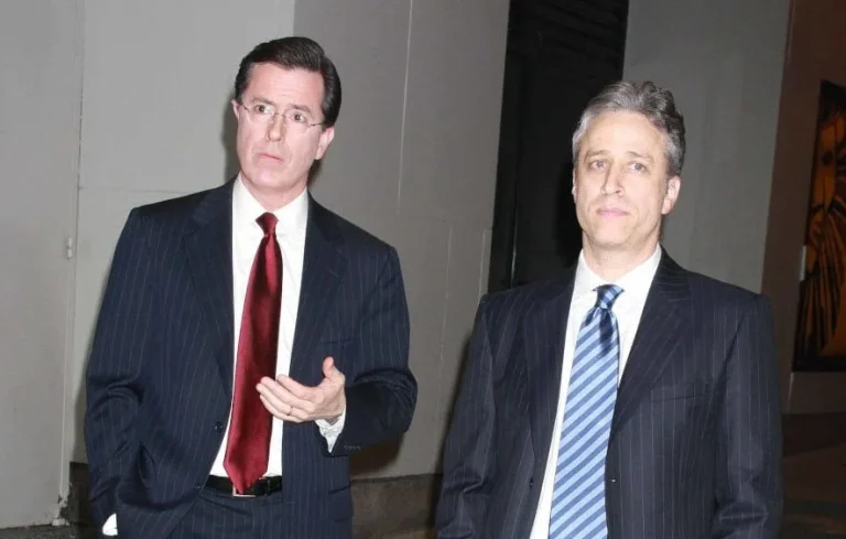 Jon Stewart s&rsquo;oppose à l&rsquo;annulation du Late Show de Colbert