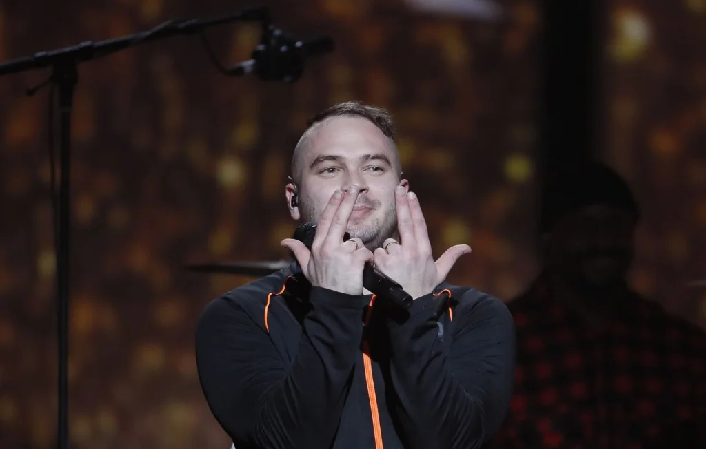 Jul soutient les pompiers face aux incendies à Marseille