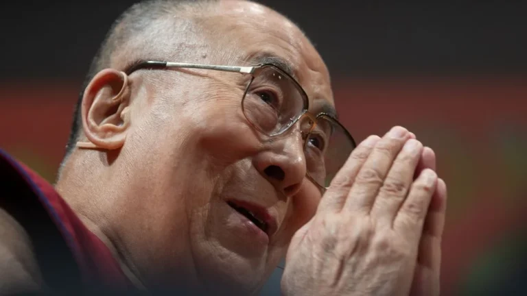 L&rsquo;Histoire Tragique du Dalai Lama : Un Leader en Exil
