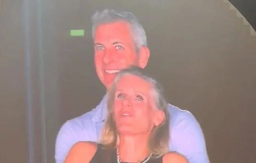 La femme de la kiss cam Coldplay n'éprouve aucun regret