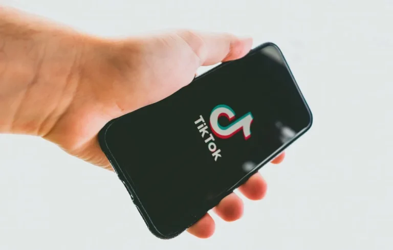 Le blackout challenge : un drame au Royaume-Uni alertant sur TikTok