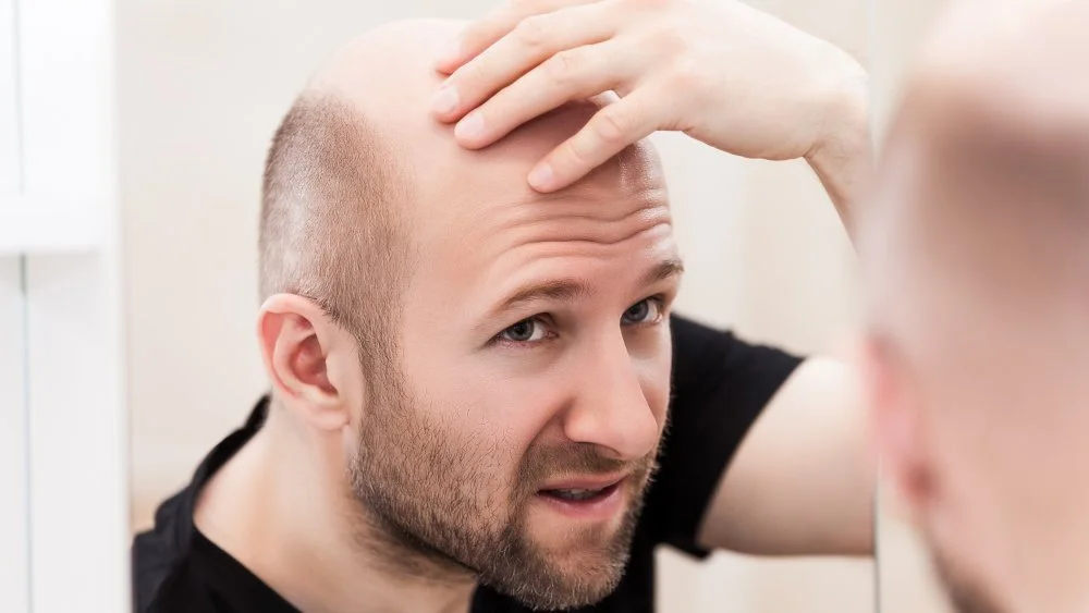 Les Effets Secondaires Scientifiquement Prouvés du Rasage de Tête