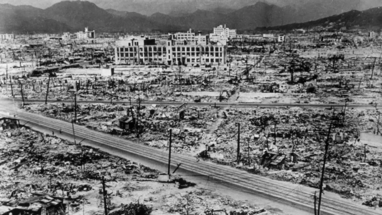 Les Horribles Conséquences des Bombes Atomiques sur Hiroshima