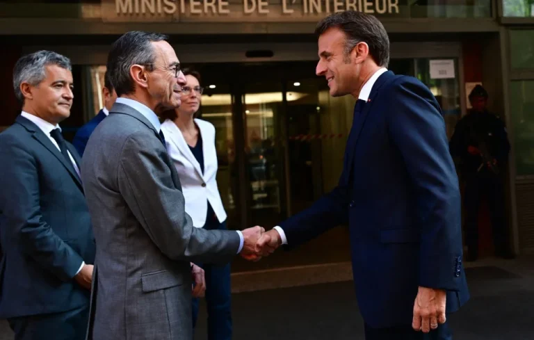 Macron et Retailleau : Clash sur l&rsquo;avenir énergétique de la France