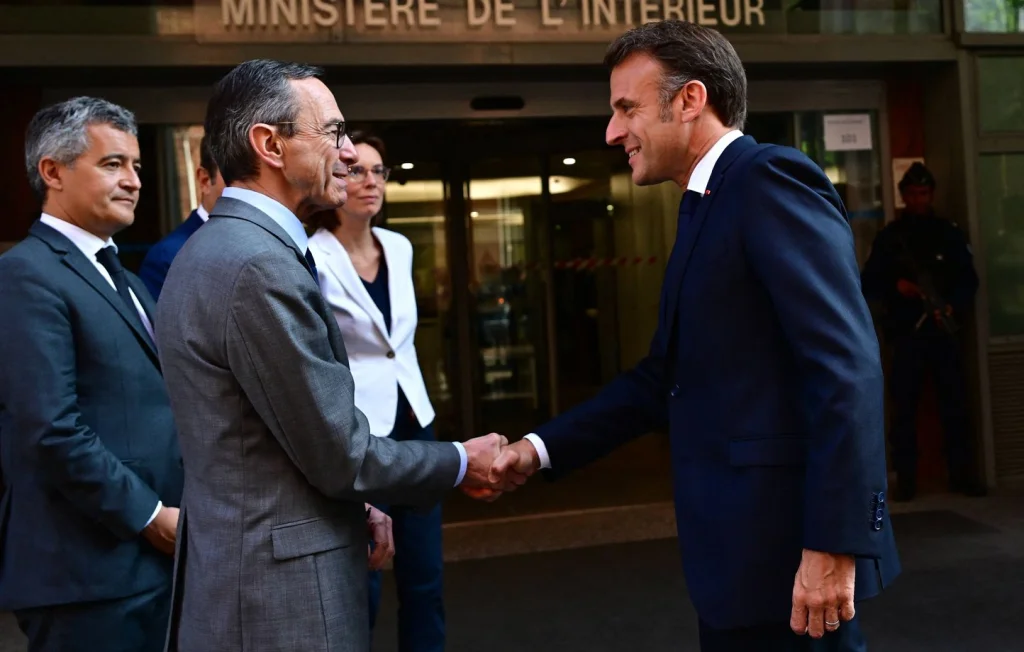 Macron et Retailleau : Clash sur l'avenir énergétique de la France