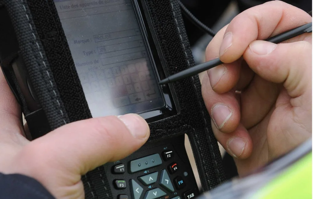 Marseille : Un policier inflige des amendes aux voisins