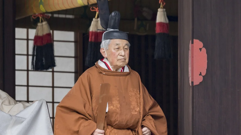 Monarques qui ont renoncé à leurs titres royaux dans le monde