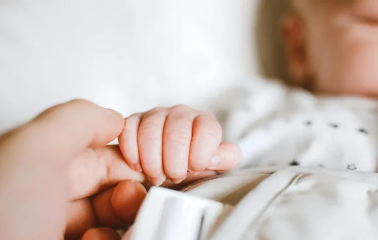 Nash, le bébé né prématurément, fête son premier anniversaire