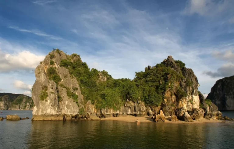 Naufrage tragique en Baie d&rsquo;Halong : 28 morts au Vietnam