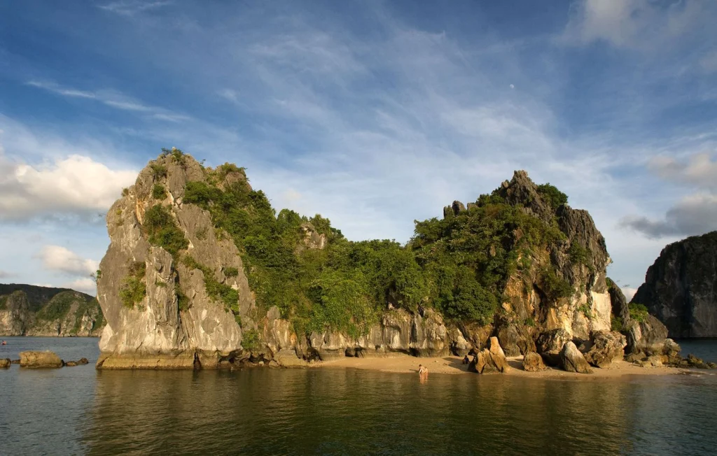 Naufrage tragique en Baie d'Halong : 28 morts au Vietnam