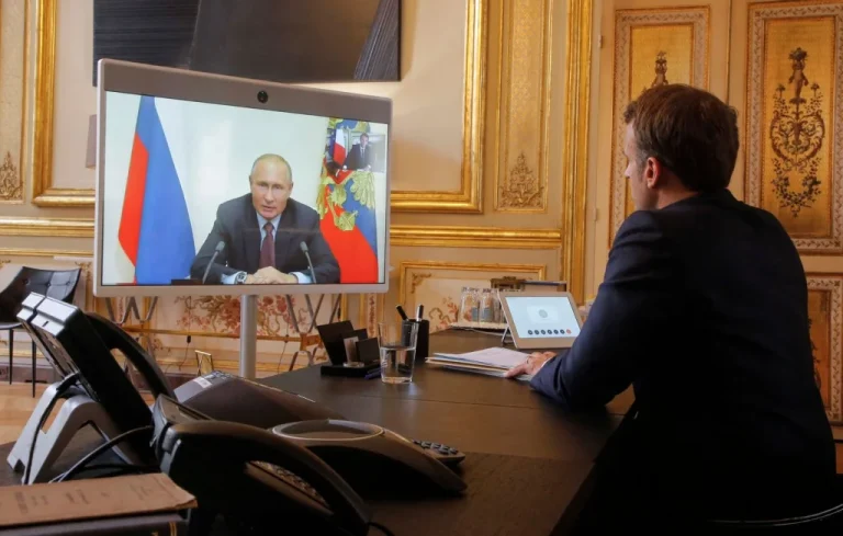 Poutine et Macron échangent sur la guerre en Ukraine