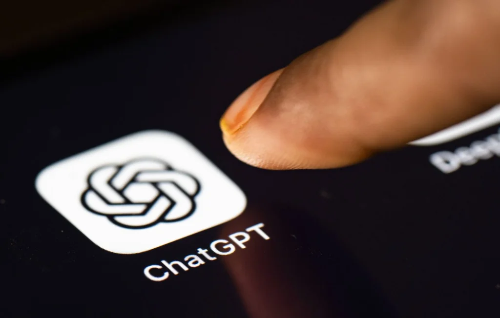 Psychose induite par ChatGPT : un Américain interné en psychiatrie