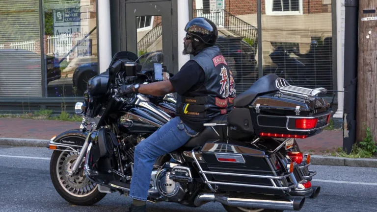 Que signifie être un biker Nomad dans un club de motards ?