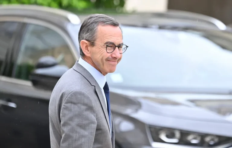 Restrictions de déplacements pour dignitaires algériens en France