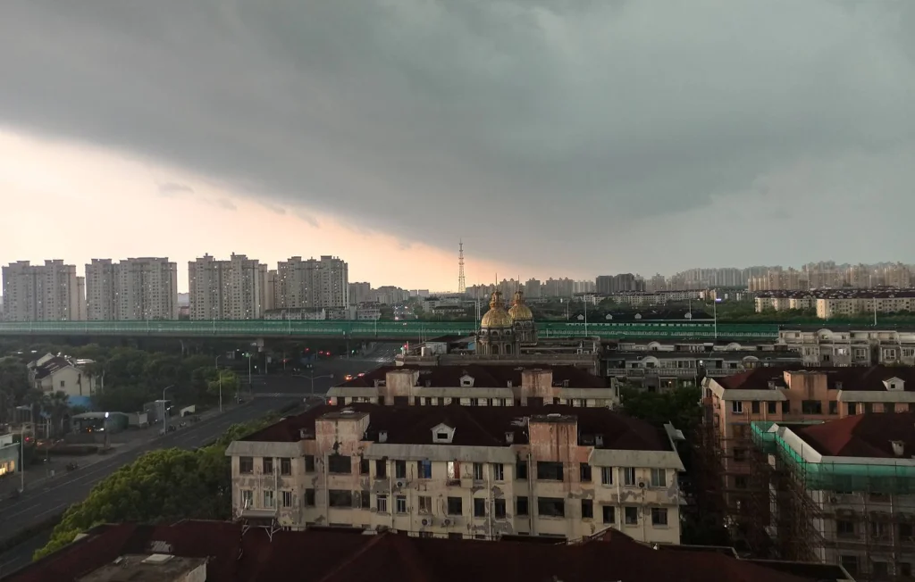 Shanghai évacue 283.000 personnes face au typhon Co-May