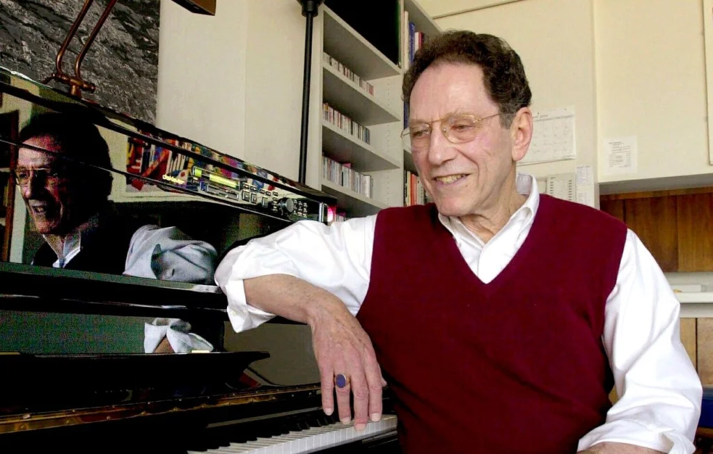 Tom Lehrer, le musicien satirique américain, s'éteint à 97 ans