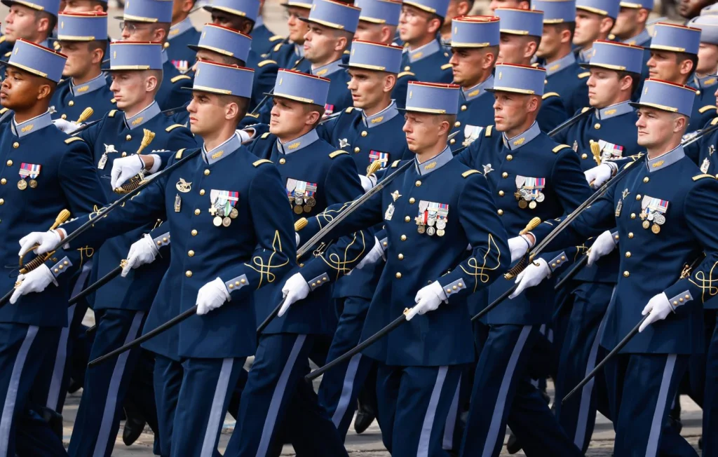 Un jeune militaire se blesse à l'oreille lors du 14 juillet à Paris