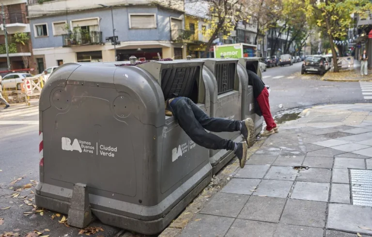 Une main sort d&rsquo;un container : Une incroyable mésaventure à Perpignan