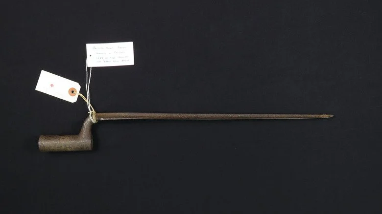 Baïonnette modèle Brown Bess avec étiquettes