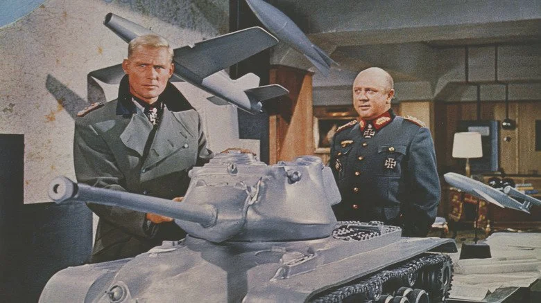 Affiche britannique du film de guerre de Ken Annakin datant de 1965, 'Battle Of The Bulge', avec Robert Shaw (à gauche) et Werner Peters