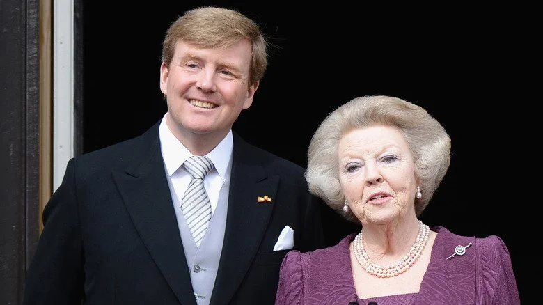 Princesse Beatrix et son fils le roi Willem-Alexander après son abdication